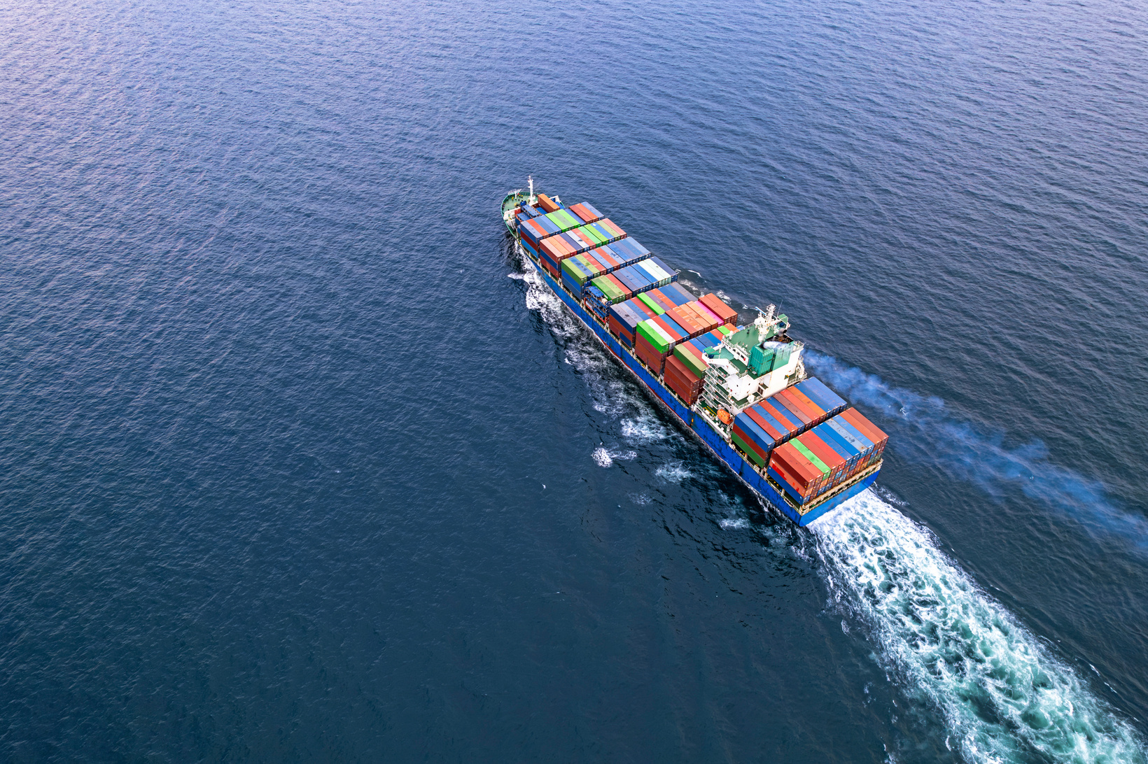 Cargo ships with full container receipts to import.